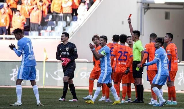 开云体育下载app-足协裁判评议：蒋圣龙应直红罚下 王大雷红牌正确