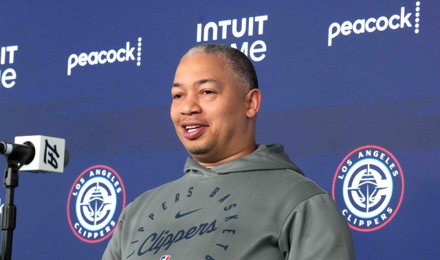 开云体育app下载-35胜17负超额完成目标！卢：对我来说进季后赛是最重要的