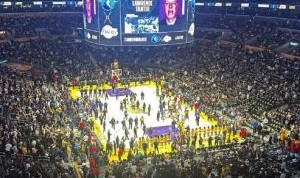 山顶视角！罗伊斯晒照，现场观战湖人vs森林狼