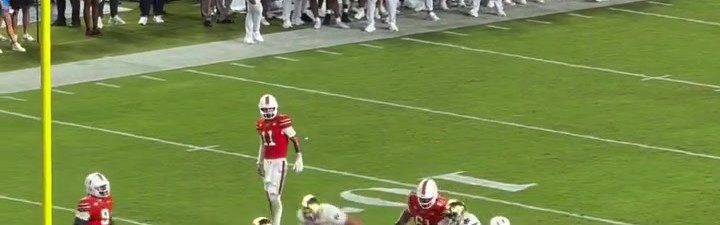 开云官方网站-库明加迈阿密观战大学橄榄球赛，今日暂停训练享受休整日