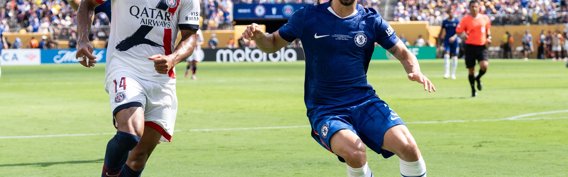 一个赛季简直累到爆炸！切尔西本赛季踢了64场比赛，巴黎踢了65场