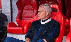 开云体育下载app-费内巴切高层称穆帅一贯将自己置于俱乐部之上，足球水平并无提升